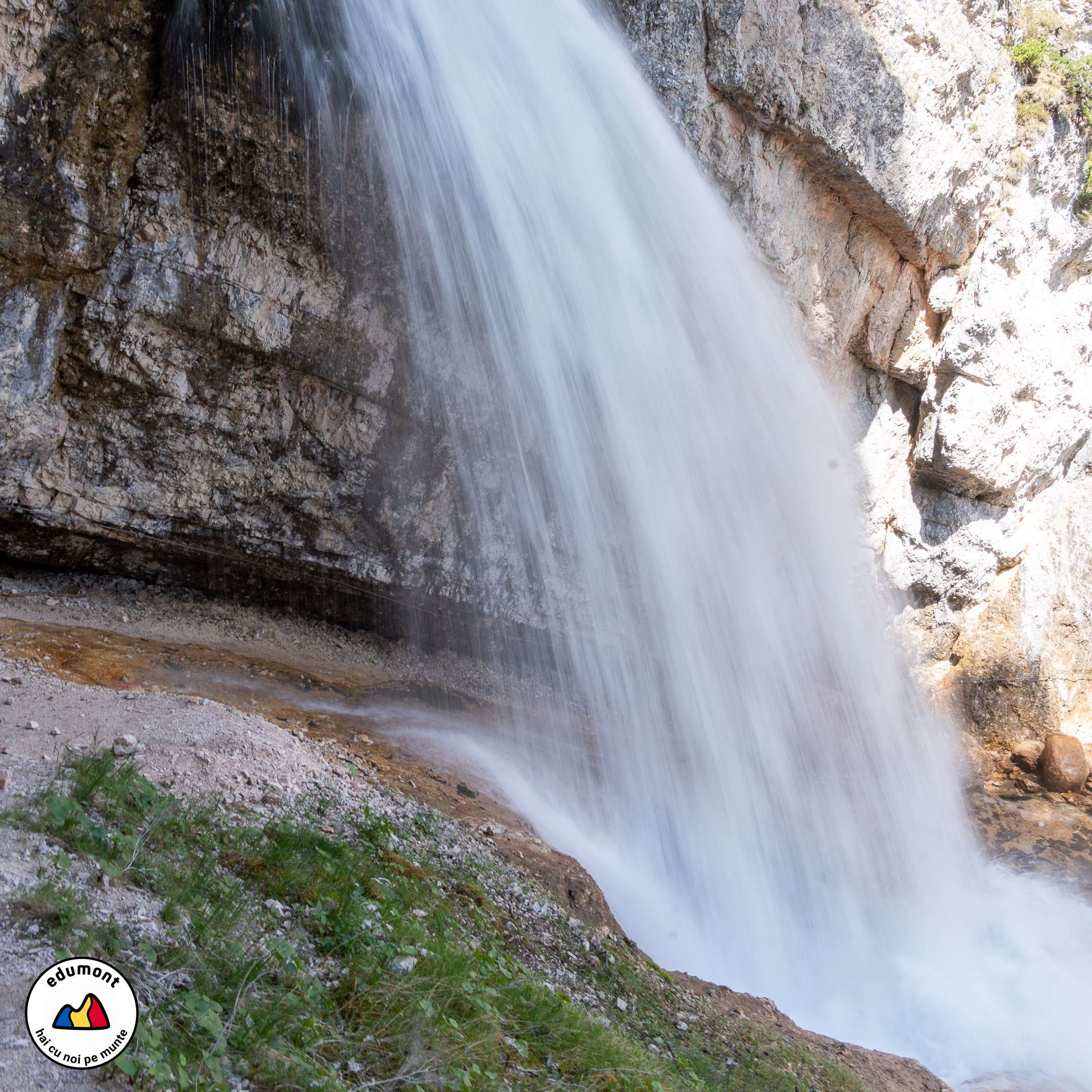 34 Tură de via ferrata pentru începători la Cascate di Fanes, în excursie în munții Dolomiți