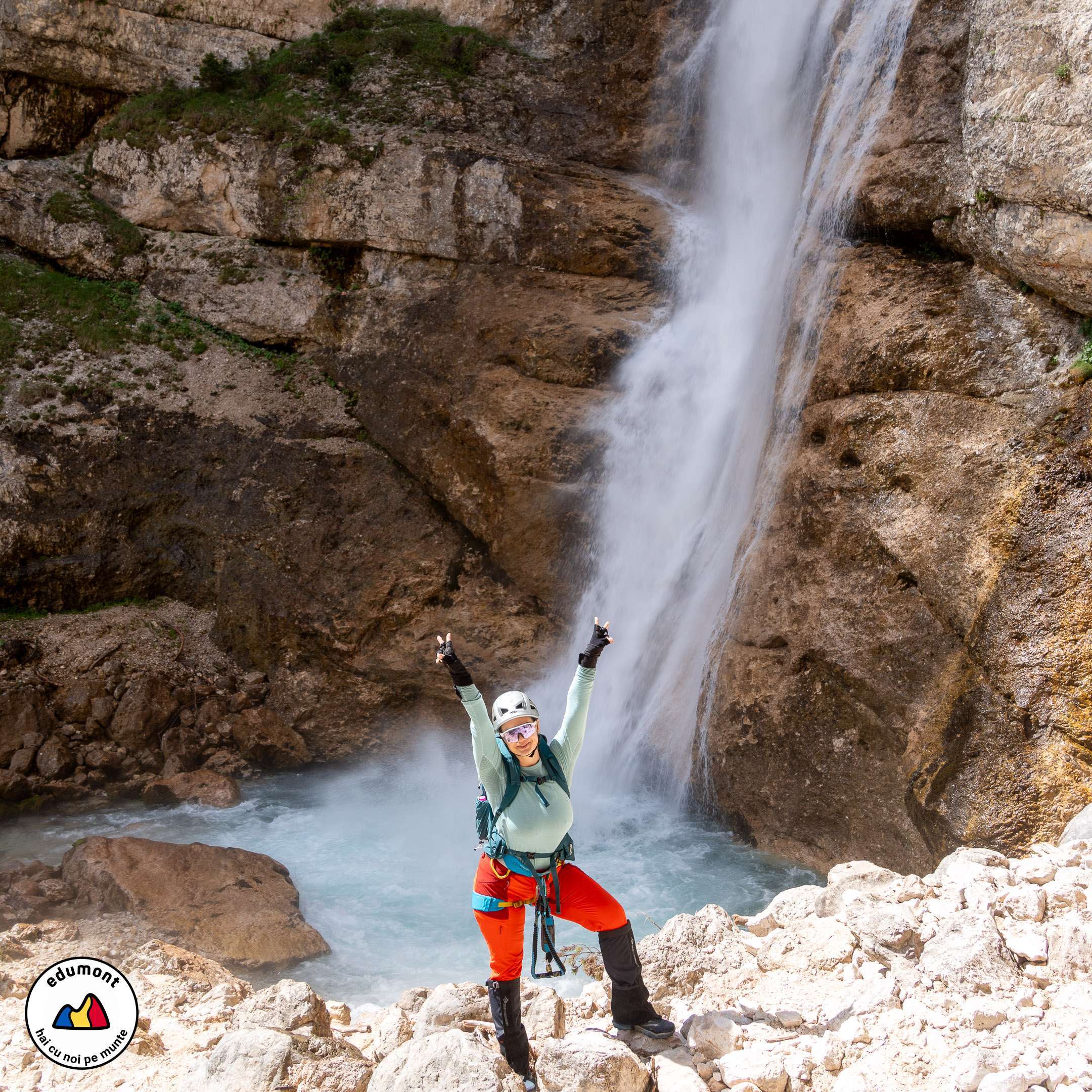 53 Tură de via ferrata pentru începători la Cascate di Fanes, în excursie în munții Dolomiți